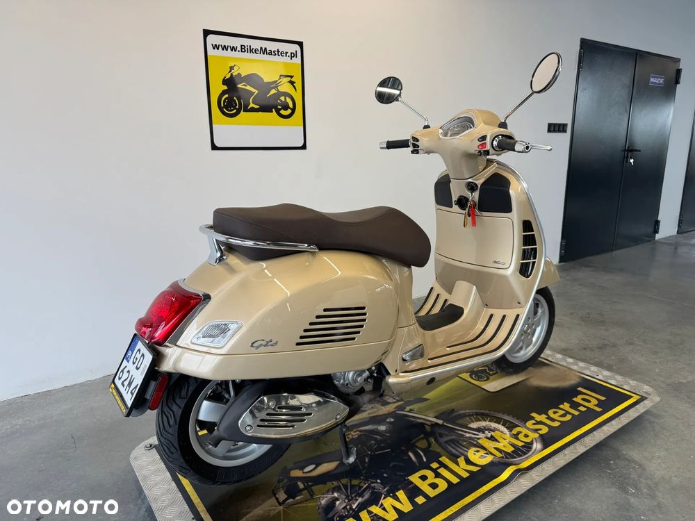 Vespa GTS - 5