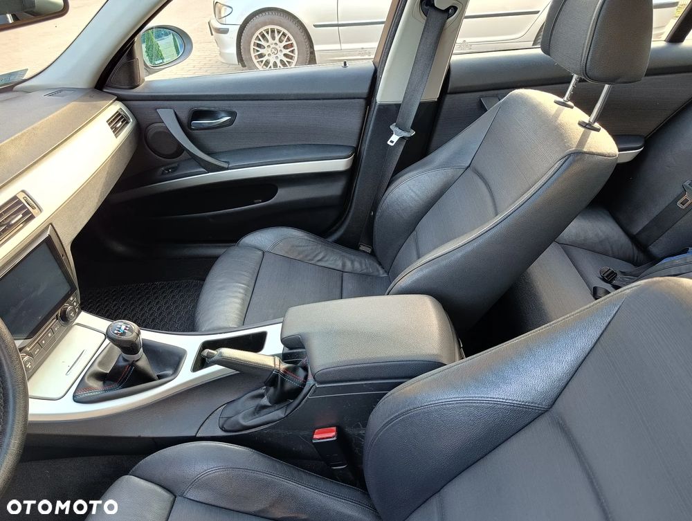 BMW Seria 3 325i - 13