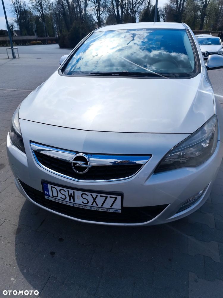 Opel Astra 1.6 Design Edition - 1