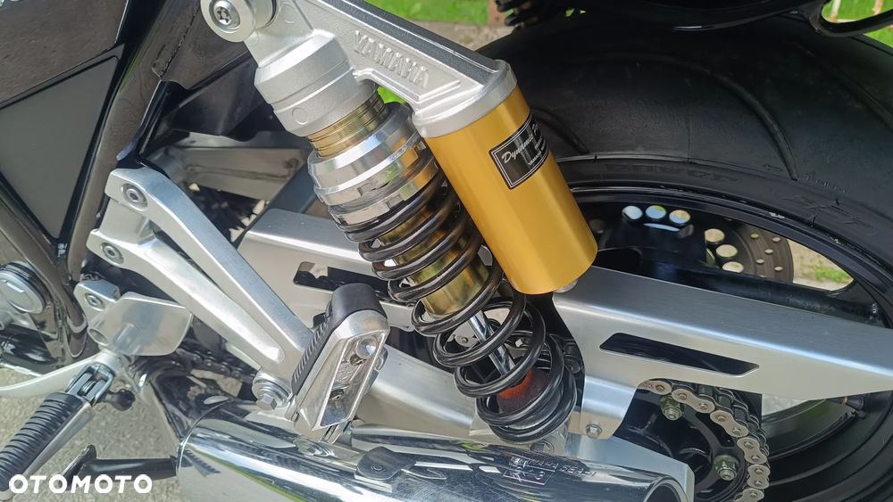 Yamaha XJR - 14