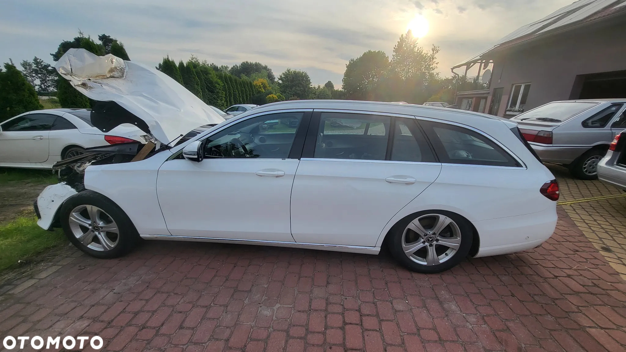 Mercedes-Benz Klasa E 220 d 4Matic T 9G-TRONIC - 40