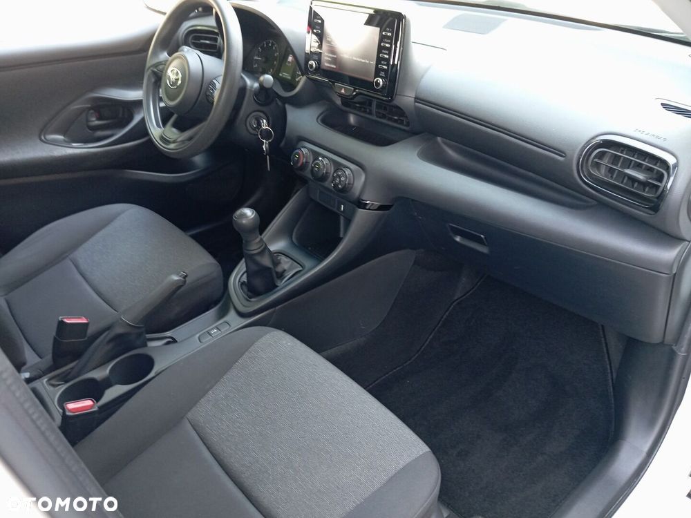 Toyota Yaris - 12