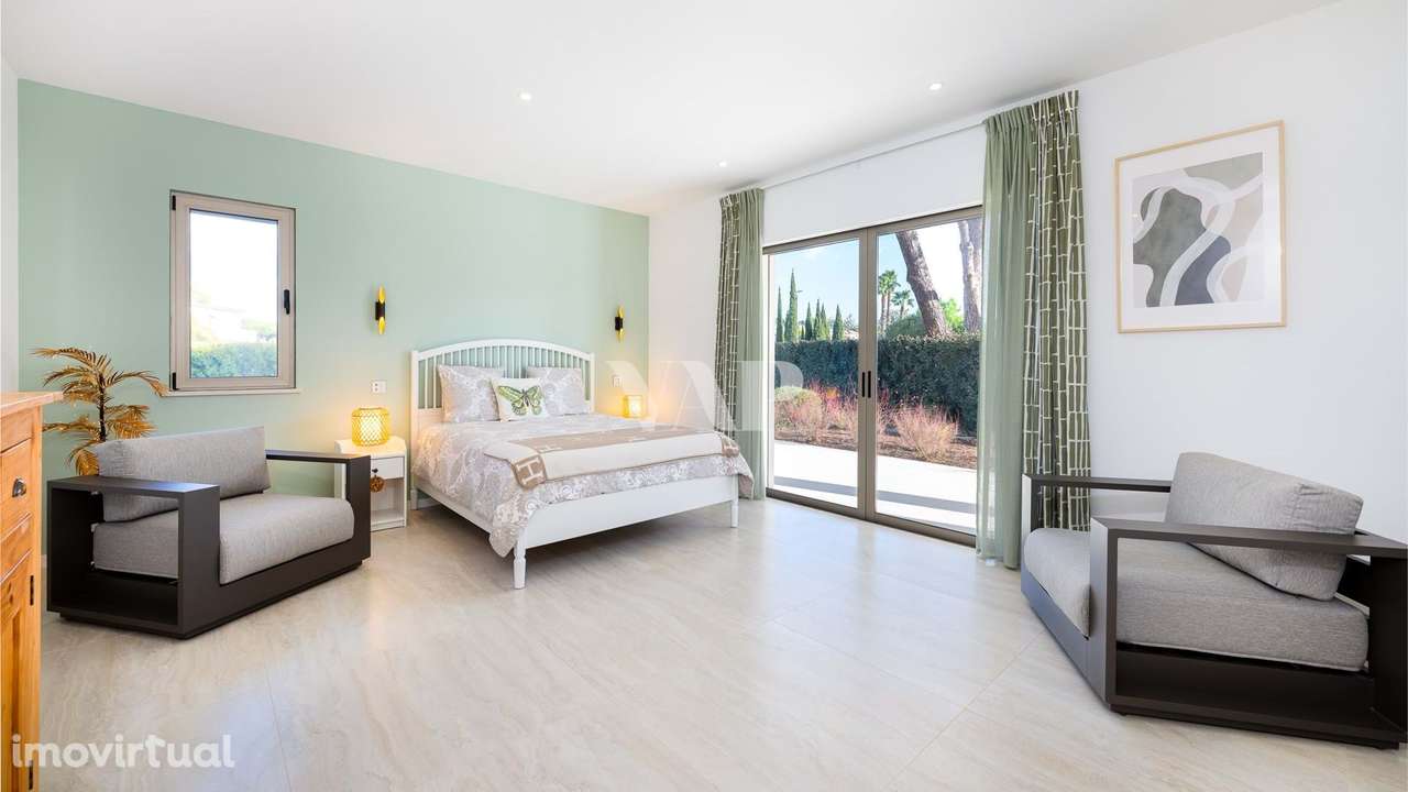 Moradia 5+1 Quartos Frente Golfe, Vila Sol - Grande imagem: 5/52