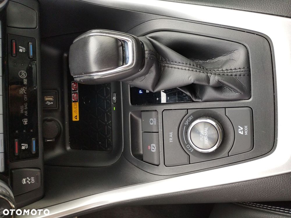 Toyota RAV4 - 24