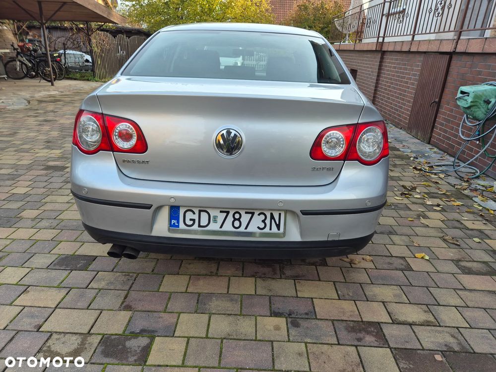 Volkswagen Passat 2.0 FSI Comfortline - 6