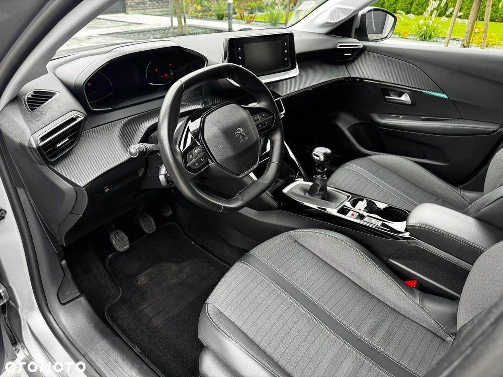 Peugeot 208 PureTech 100 Allure - 11