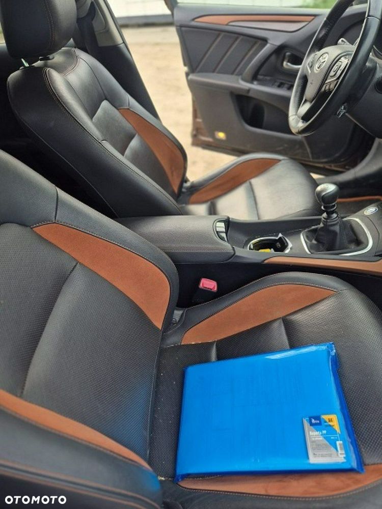 Toyota Avensis - 15