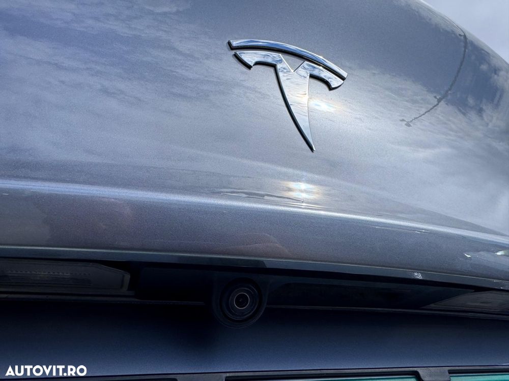 Tesla Model Y AWD Performance - 13