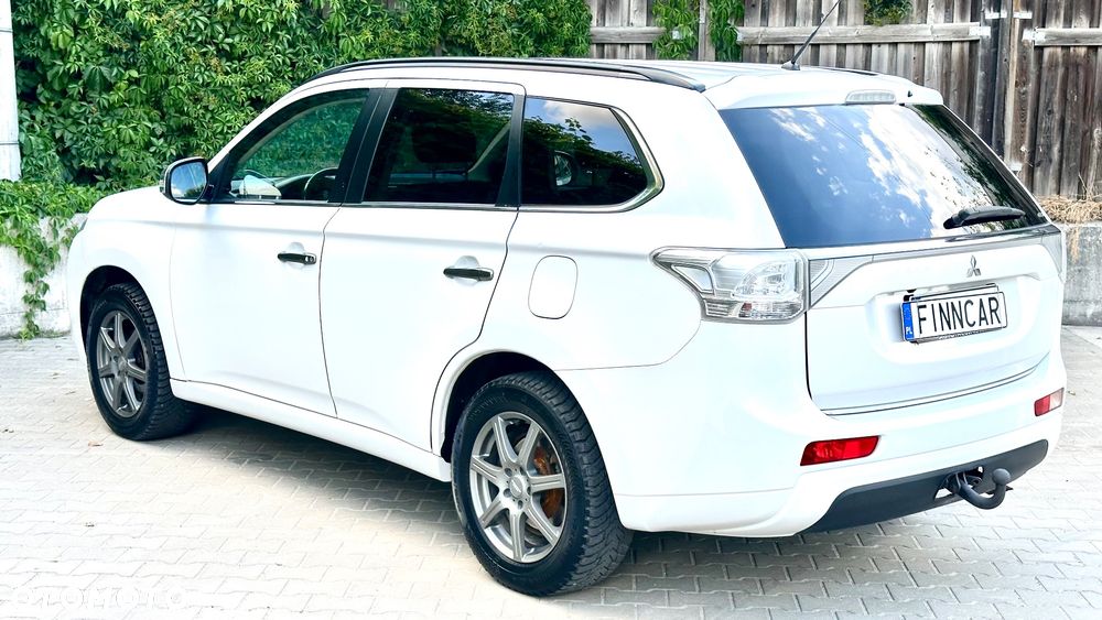 Mitsubishi Outlander 2.0 4WD Plug-In Hybrid - 7