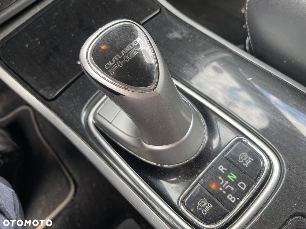 Mitsubishi Outlander Instyle NAVI + - 16