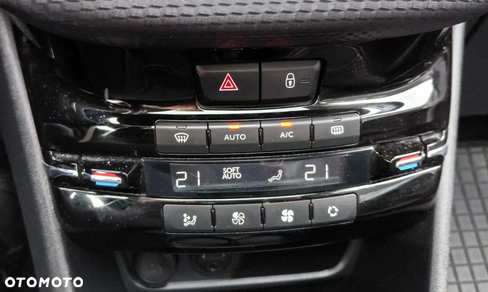 Peugeot 208 1.2 PureTech Allure S&S - 19