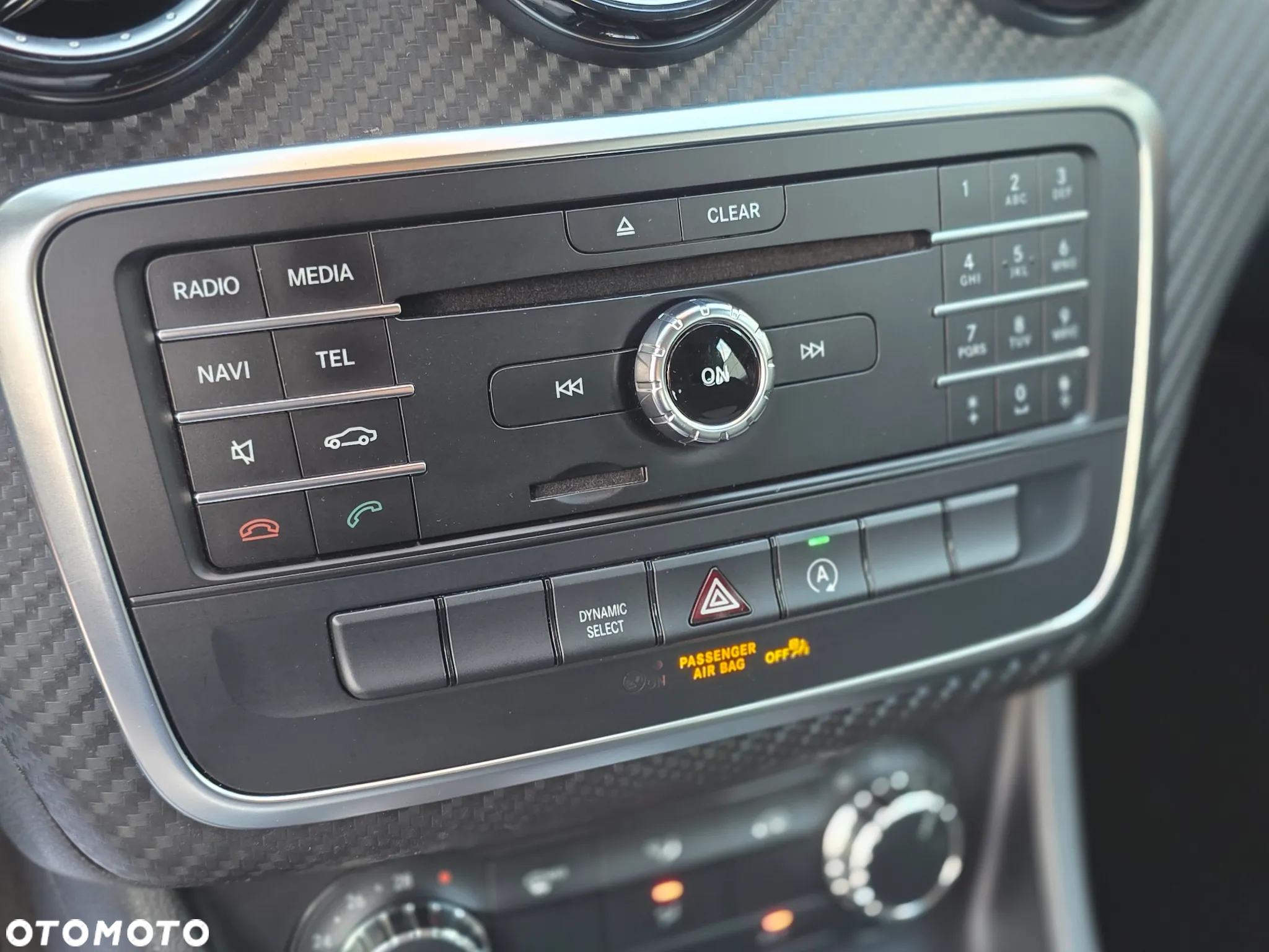Mercedes-Benz GLA 180 7G-DCT Style - 23
