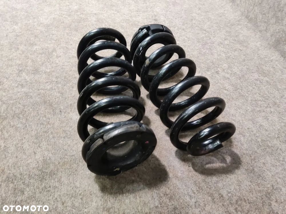 JEEP GRAND CHEROKEE WK2 6.4 SRT 16-21r Sprężyn Tył - 2