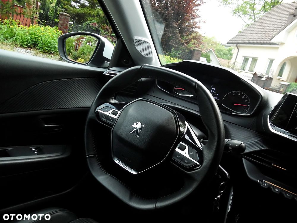 Peugeot 208 - 35