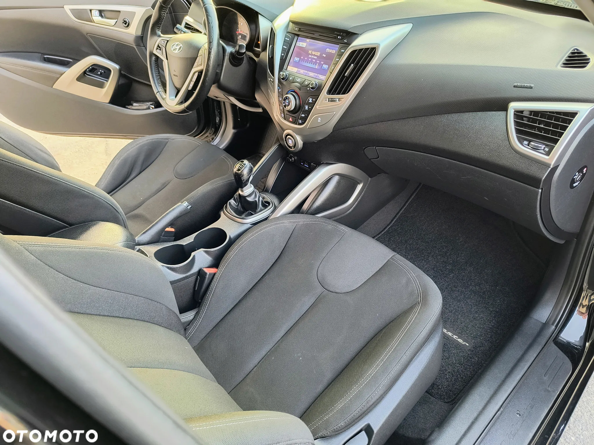 Hyundai Veloster 1.6 GDI Style - 16
