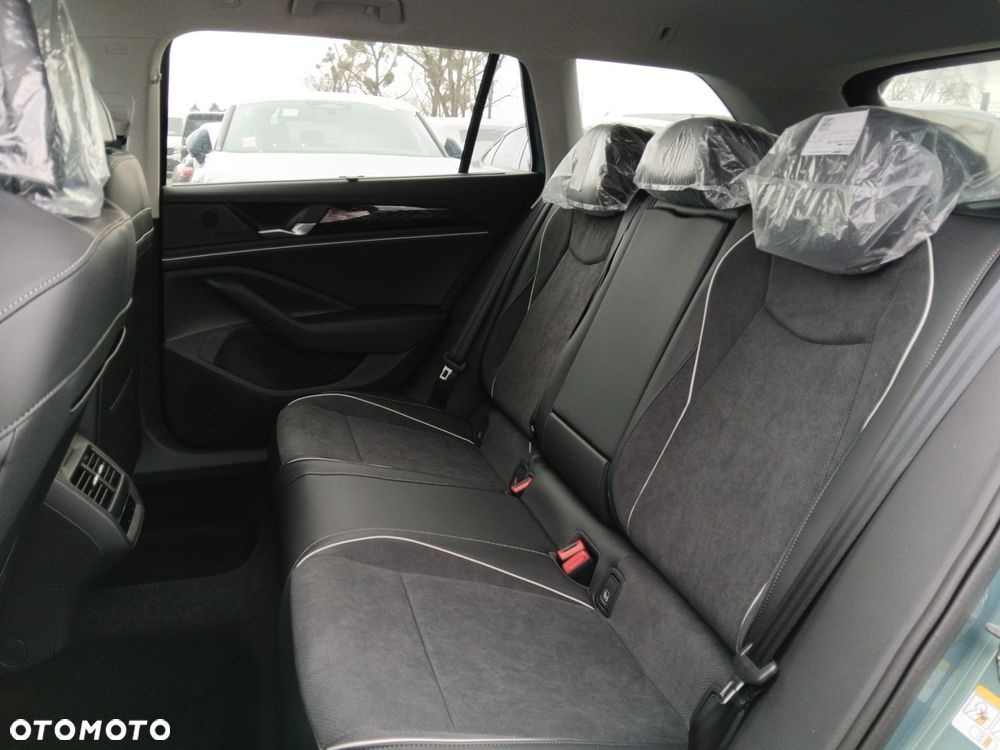 Volkswagen Passat - 11