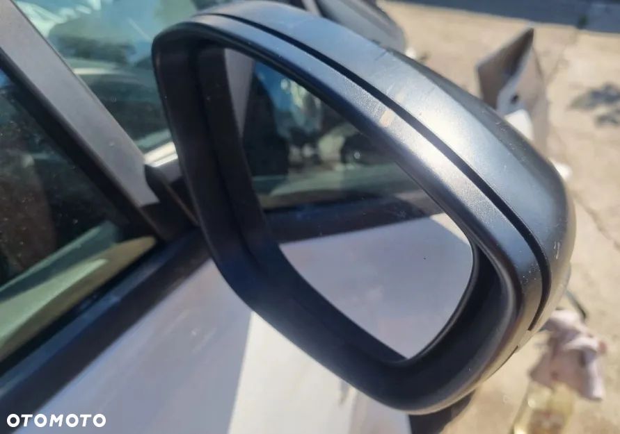 PEUGEOT 208 I 12-19 r. MANUALNE LUSTERKO PRAWE STRONA PRAWA 3 PIN EU 0211047 + - 2