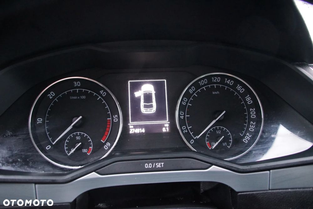 Auto na części - Skoda Superb III 2.0 TDI 150 KM DFGA QFZ LF7M 2018R Silnik Skrzynia Drzwi Zderzak Błotnik Klapa Lampa Lusterko Klamka Deska Kokpit Sterownik Moduł Czujnik Licznik Wyświetlacz Kierownica Panel - 11