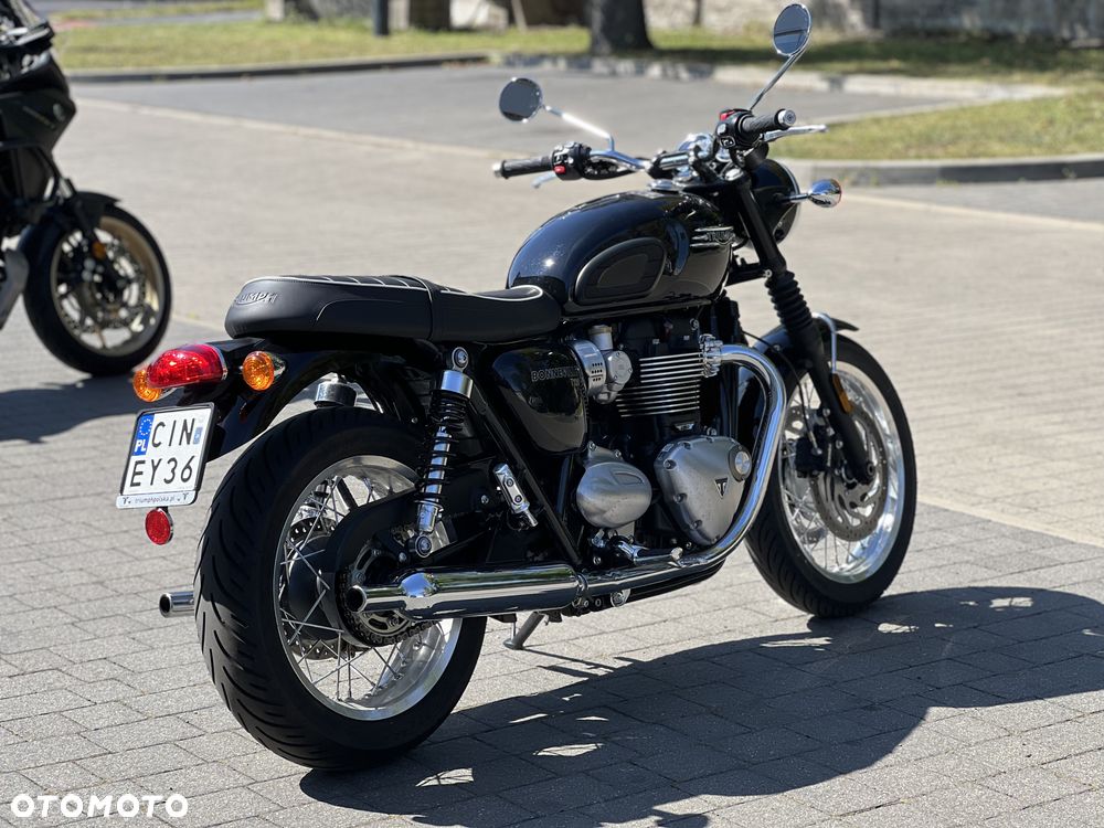 Triumph Bonneville - 4