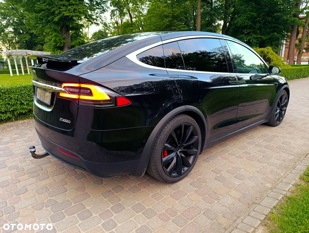 Tesla Model X - 6
