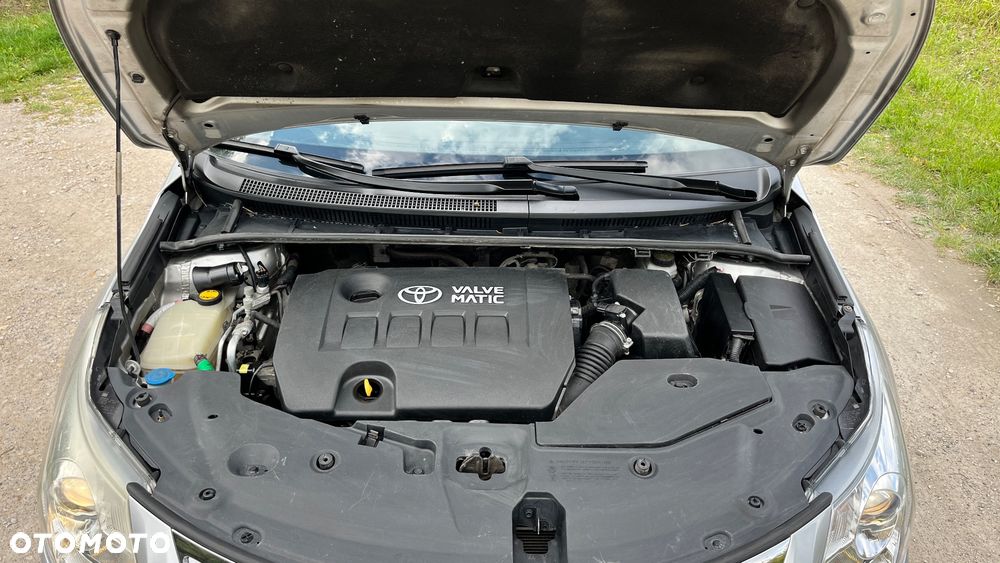 Toyota Avensis 1.8 Sol - 21