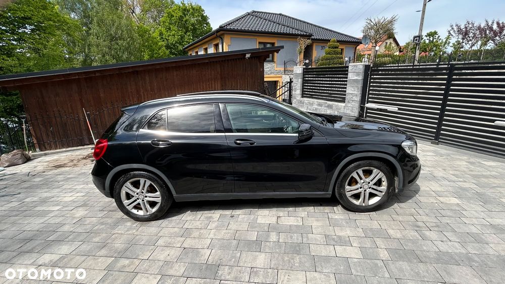 Mercedes-Benz GLA 200 7G-DCT - 7