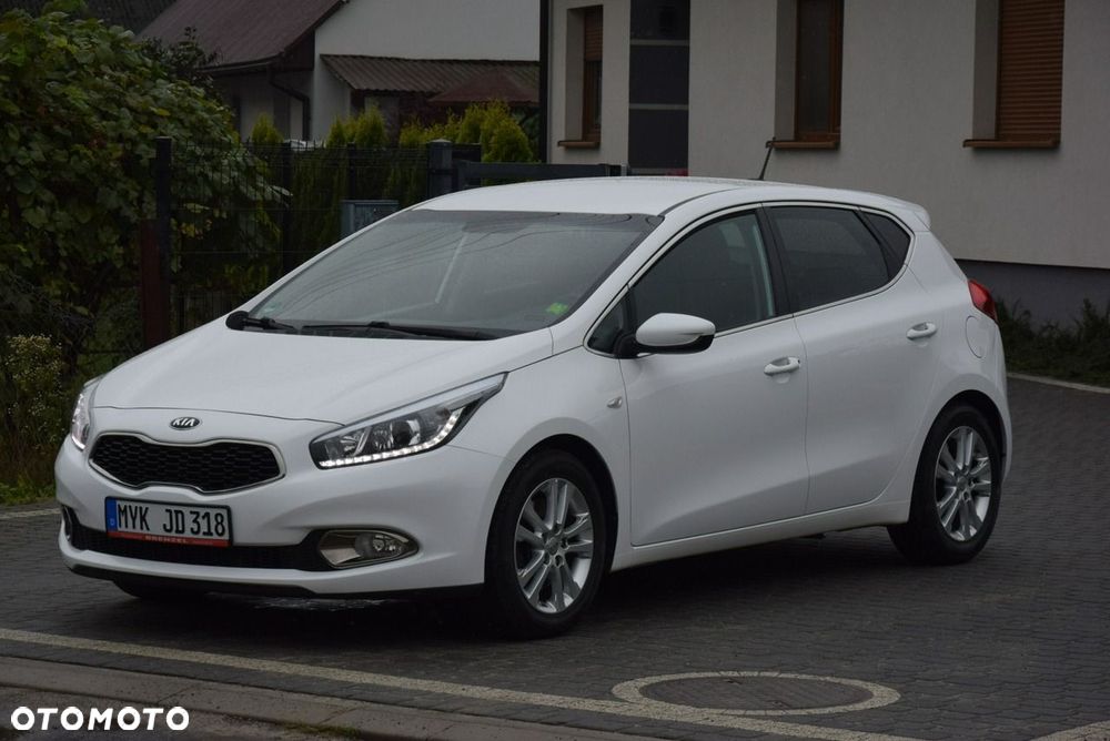 Kia Ceed 1.4 CVVT Dream Team Edition - 4