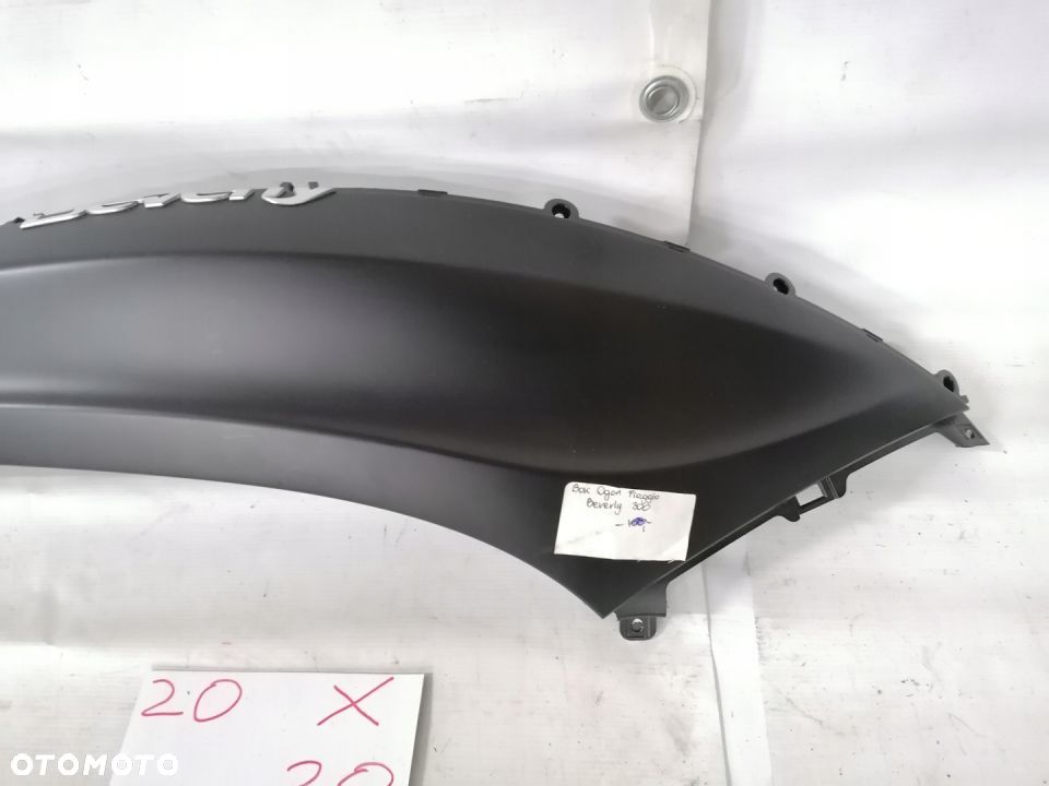 Piaggio Beverly 300 owiewka ogon zadupek prawy - 2