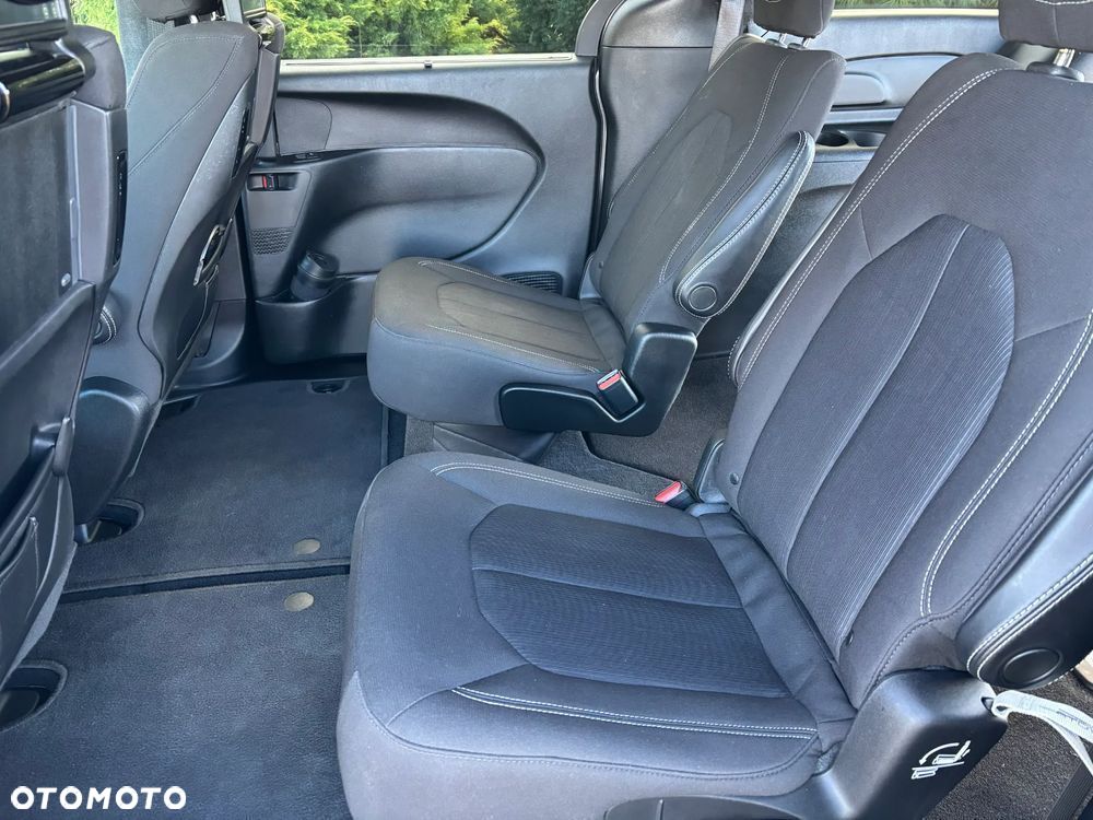 Chrysler Pacifica - 10