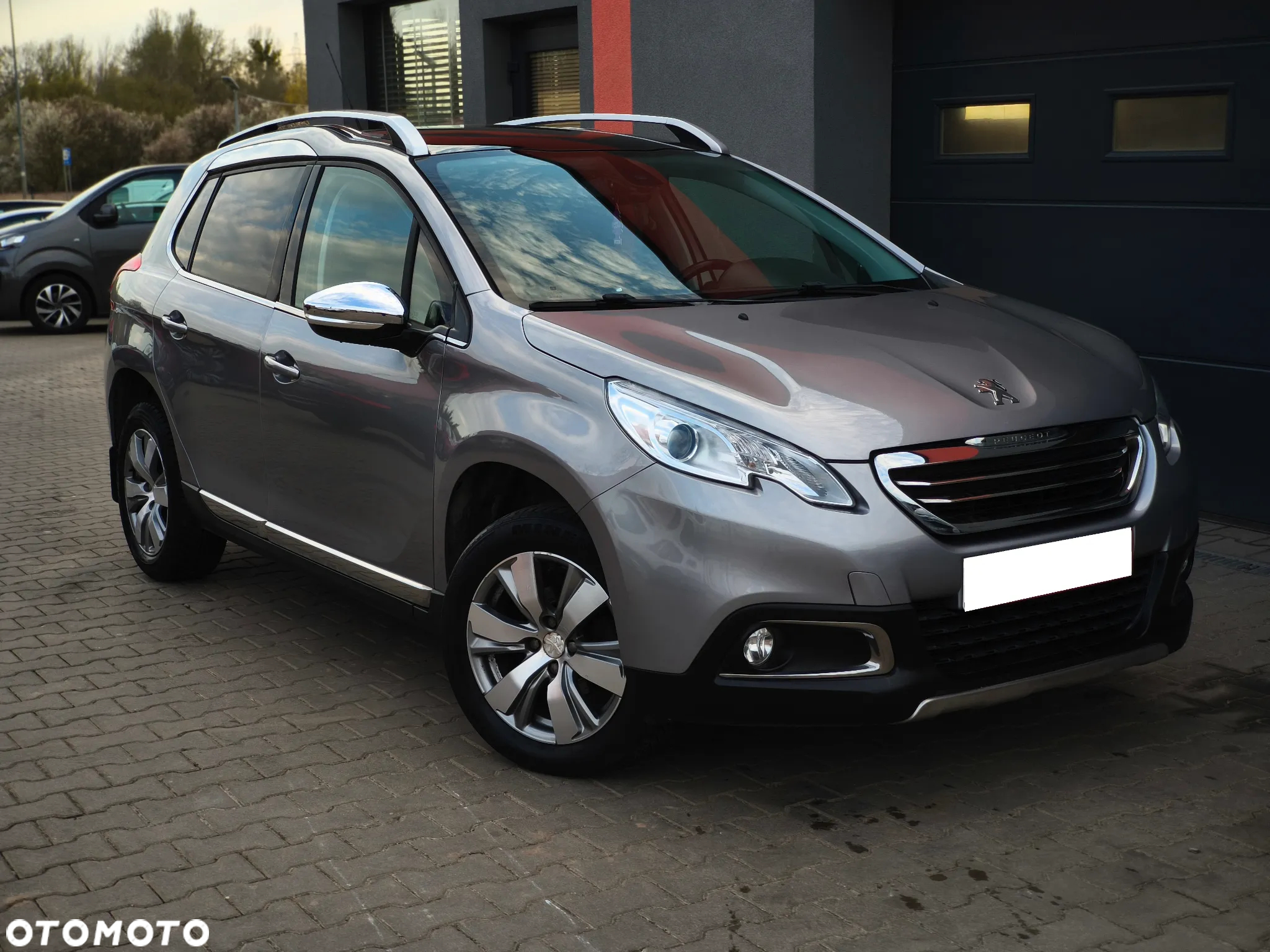 Peugeot 2008 1.2 VTi Allure - 4