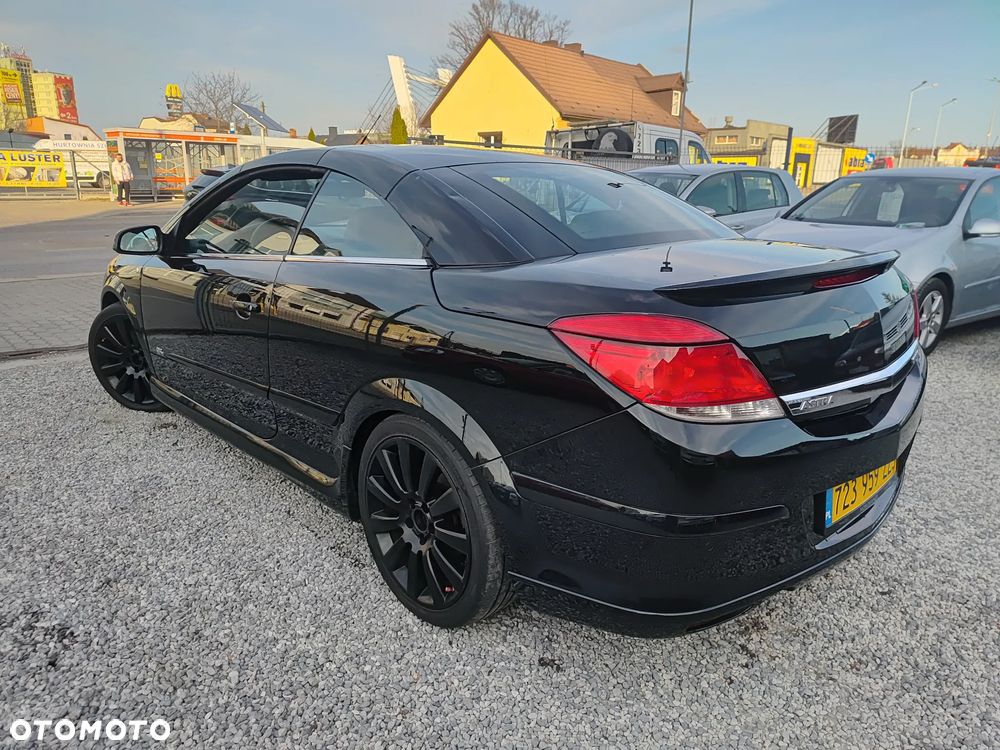 Opel Astra 1.6 Turbo Cosmo - 4