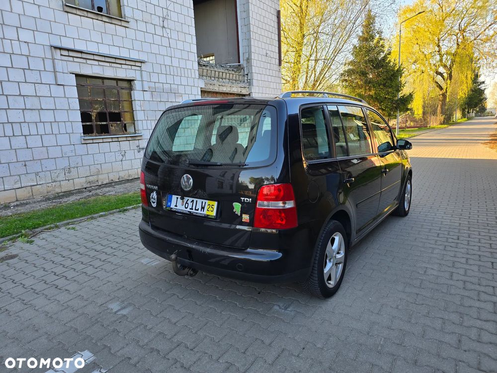 Volkswagen Touran - 9