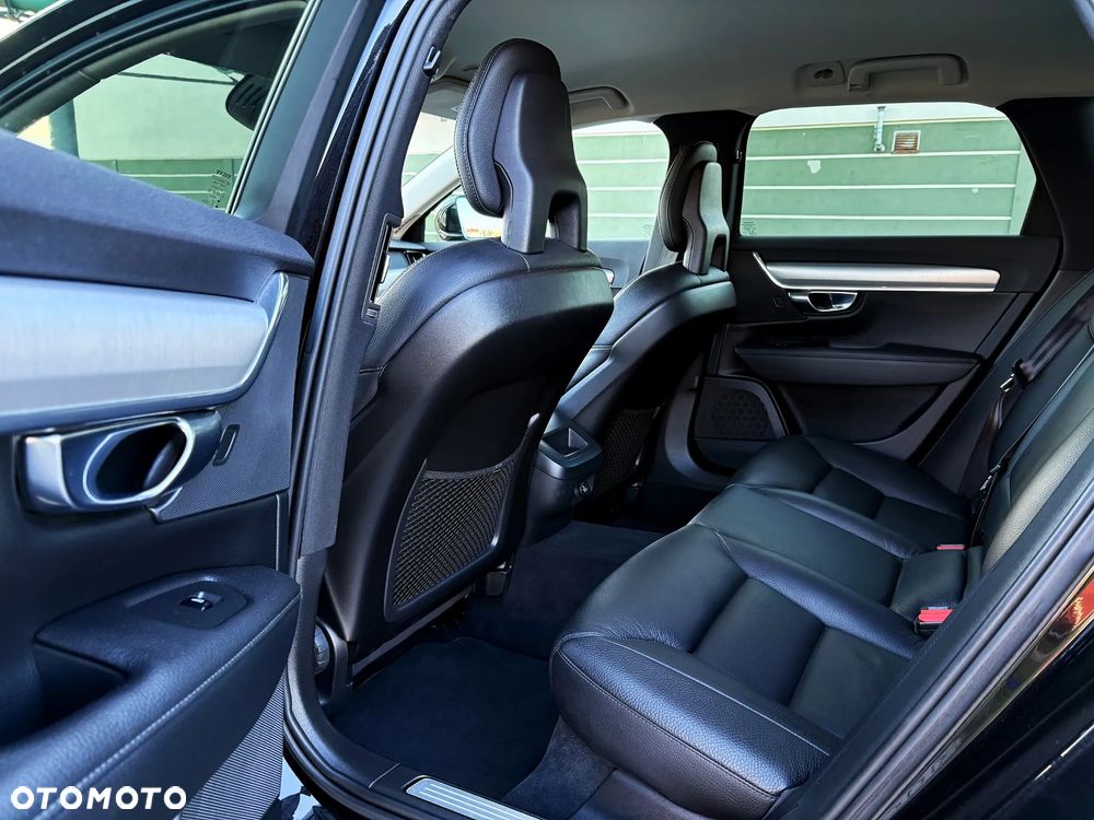 Volvo V90 D3 Momentum Pro - 24