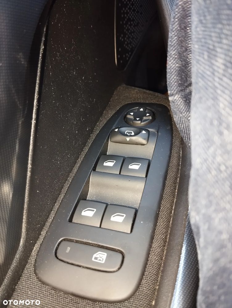 Peugeot 2008 BlueHDi FAP 120 STOP & START Allure - 24