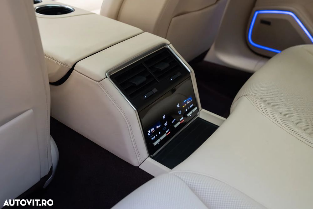 Porsche Panamera 4 - 30