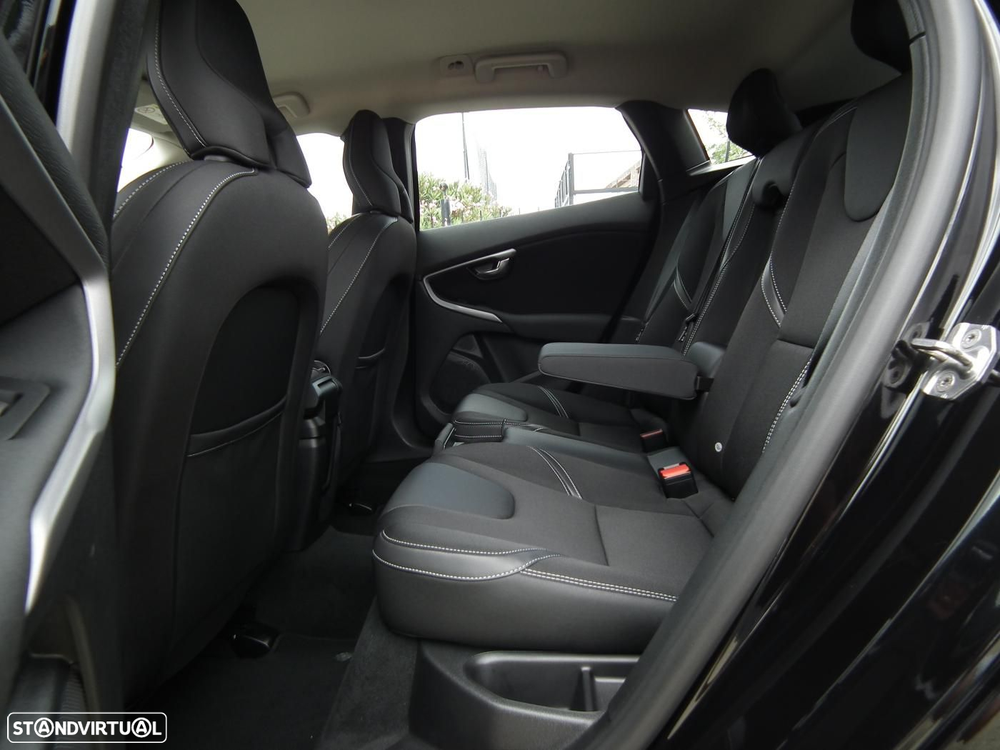 Volvo V40 2.0 D3 Momentum - 16