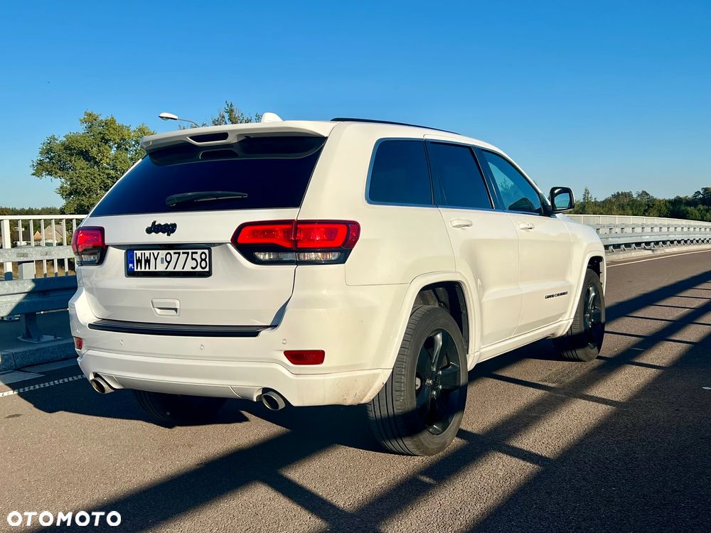 Jeep Grand Cherokee - 26