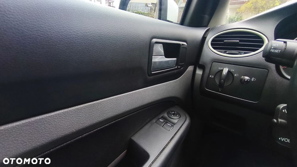 Ford Focus 1.6 TDCi Ambiente - 8