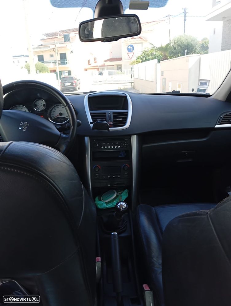 Peugeot 207 1.4 16V Urban - 6
