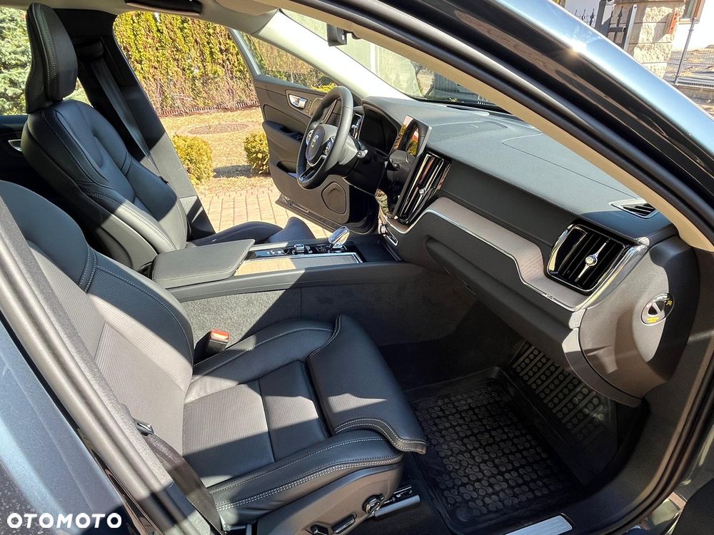 Volvo XC 60 B5 B AWD Ultra Black Edition - 12