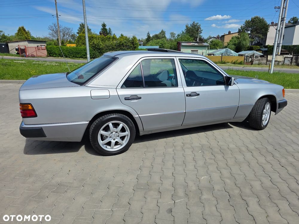 Mercedes-Benz W124 (1984-1993) - 32