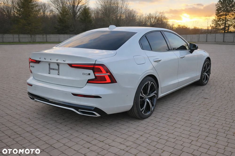Volvo S60 B5 B AWD R-Design - 4
