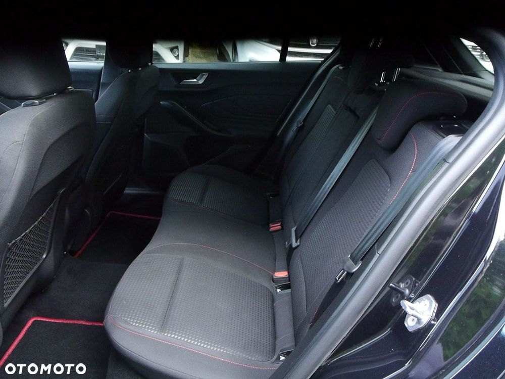 Ford Focus 1.5 EcoBlue Start-Stopp-System ST-LINE DESIGN - 39