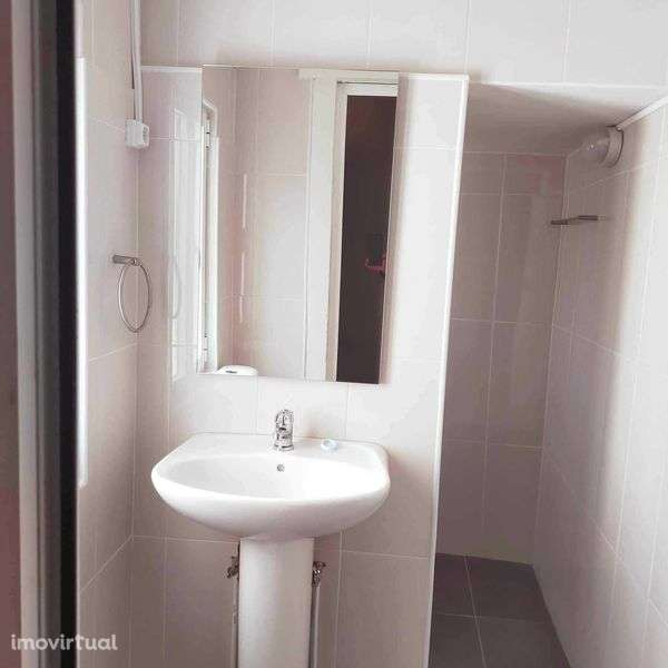 casa remodelada na parte antiga de minde - Grande imagem: 4/10