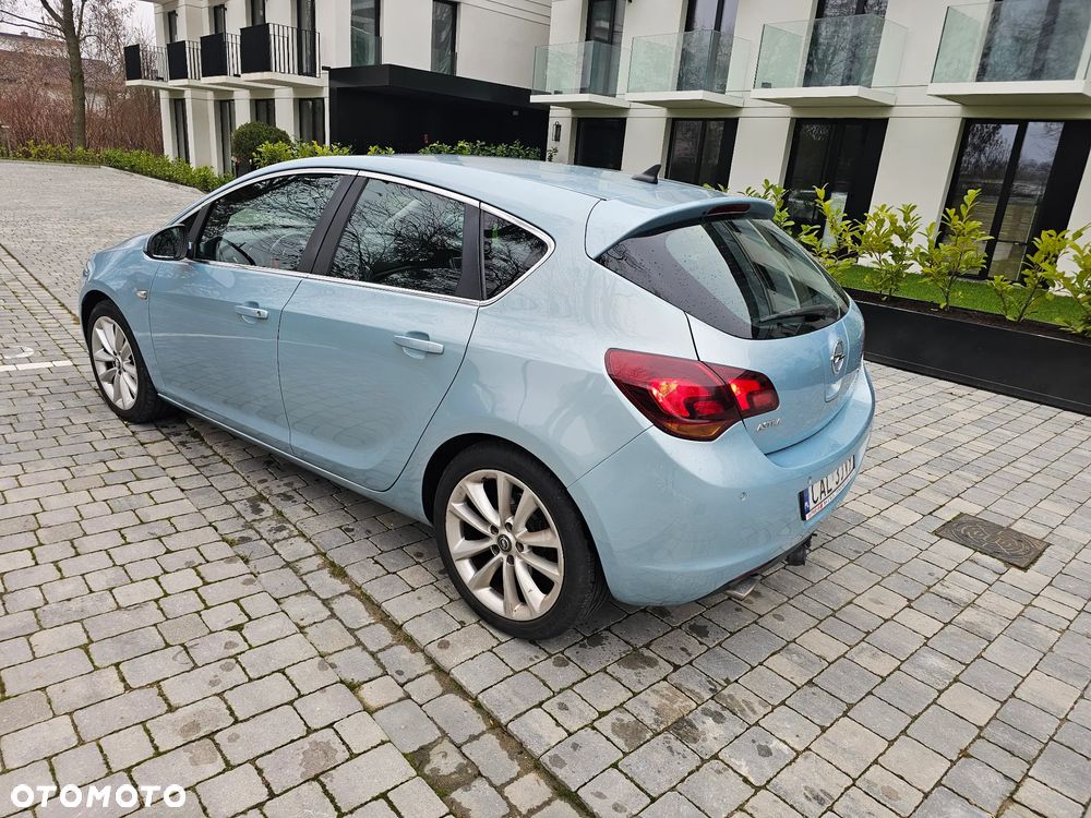 Opel Astra 1.6 T Cosmo - 14