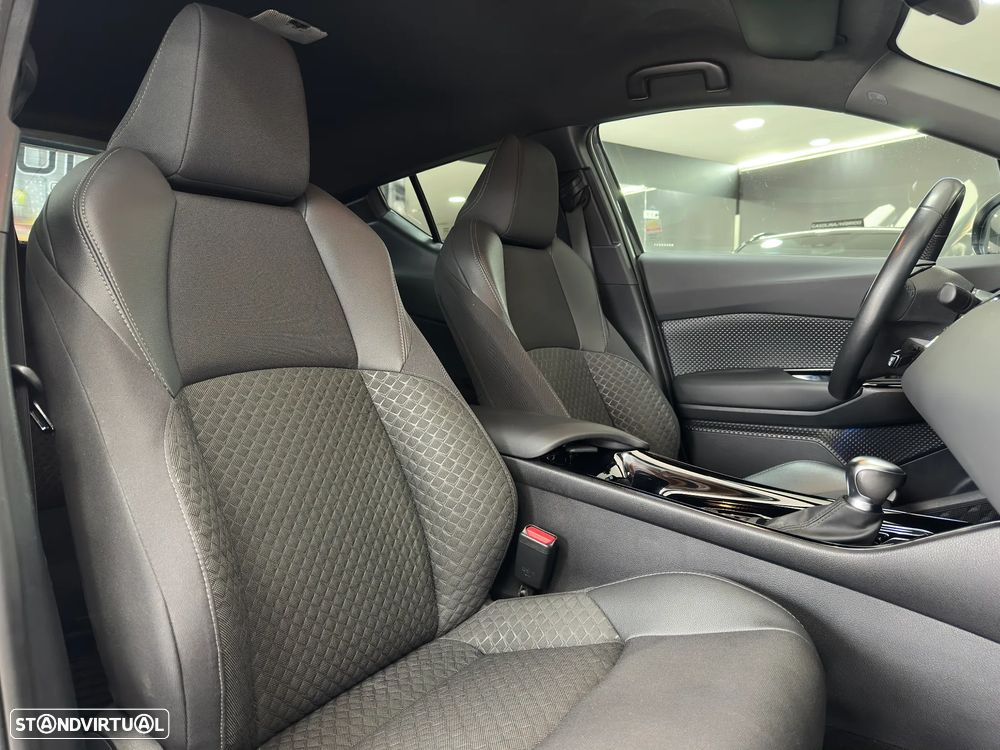 Toyota C-HR 2.0 Hybrid Square Collection - 35