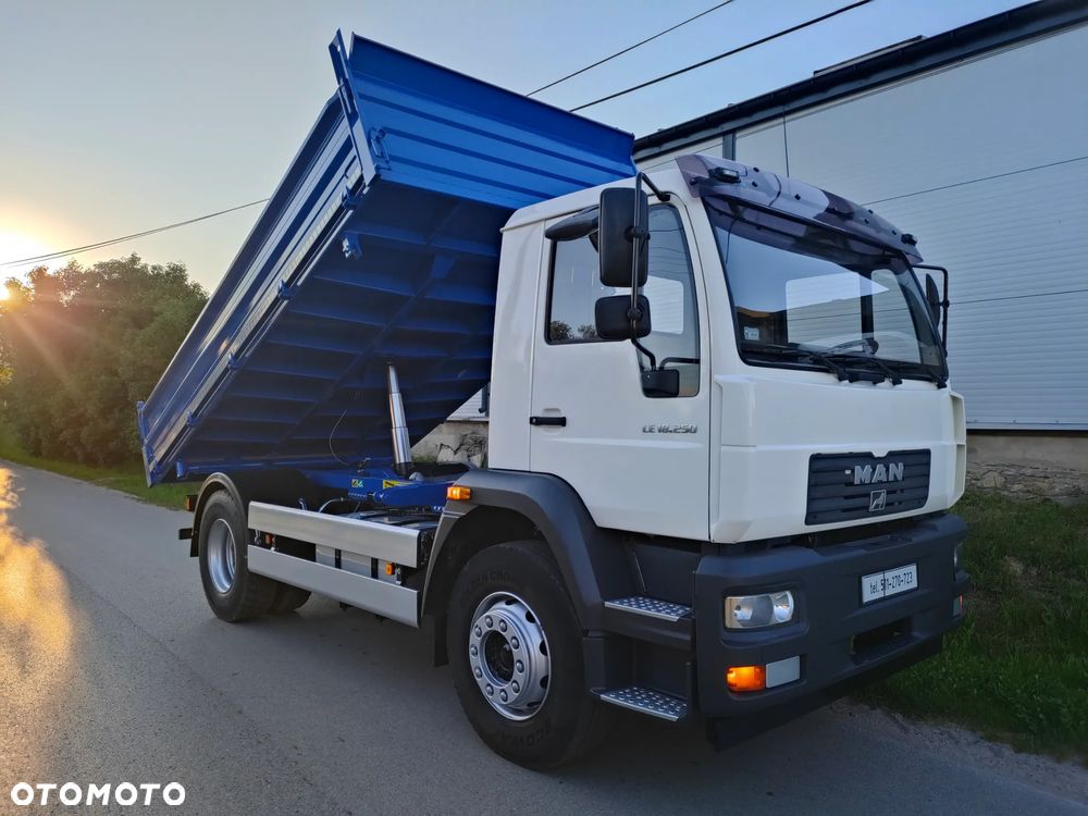 MAN Le 18.250/18.220 Tgm 18.240 /Tgl12.250/12.220 Axor/Atego/Mercedes/Volvo - 17