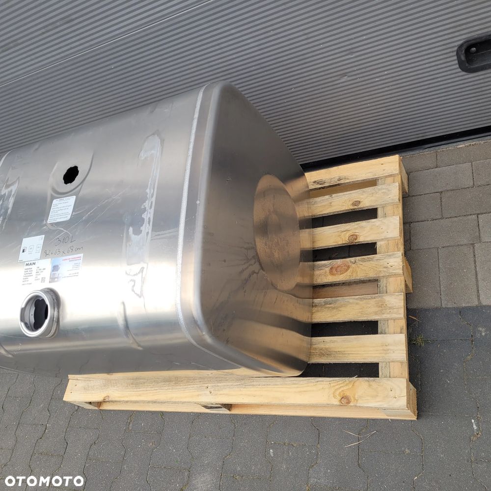ZBIORNIK PALIWA MAN 310L 81.12201-6969 82X63X68CM - 2