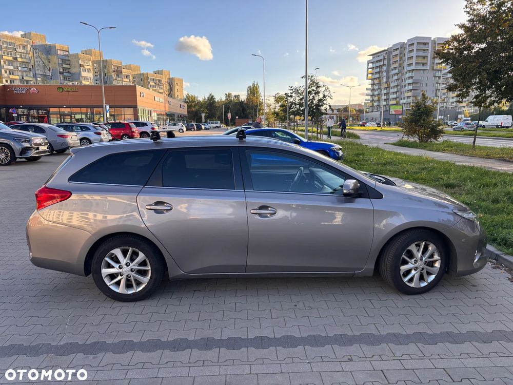 Toyota Auris 2.0 D-4D Executive - 10