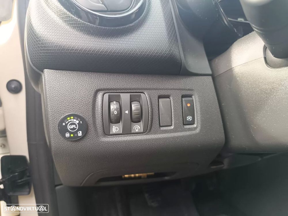 Renault Clio 0.9 TCe Limited Bi-Fuel - 8